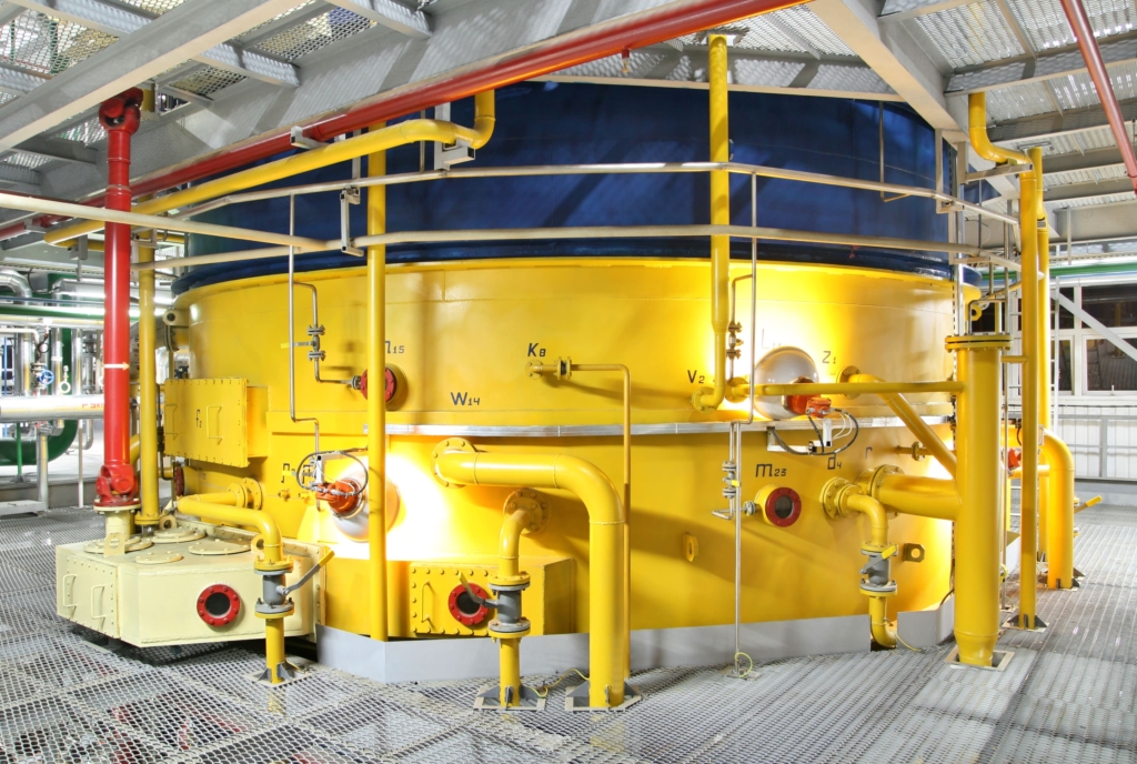 What equipment is used for sunflower oil refining