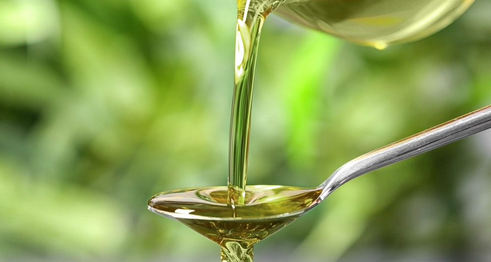 Are vegetable oils obtained by means of solvent extraction method  safe?